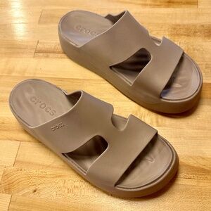 Womens Crocs Getaway Platform H-Strap slip on mule sandal in Latte, SZ 10